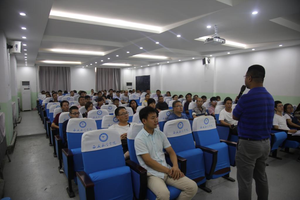 家长座谈会现场