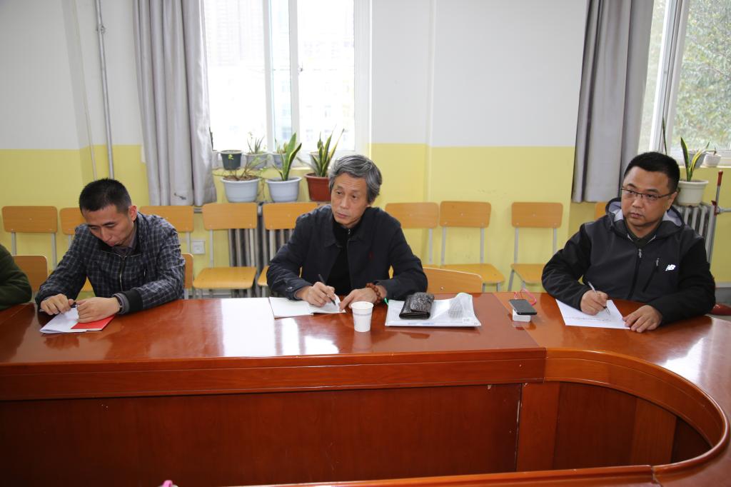 督导史历参加会议