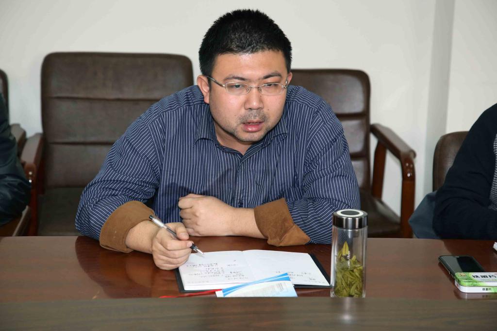 物理教研室主任郝大鹏发言