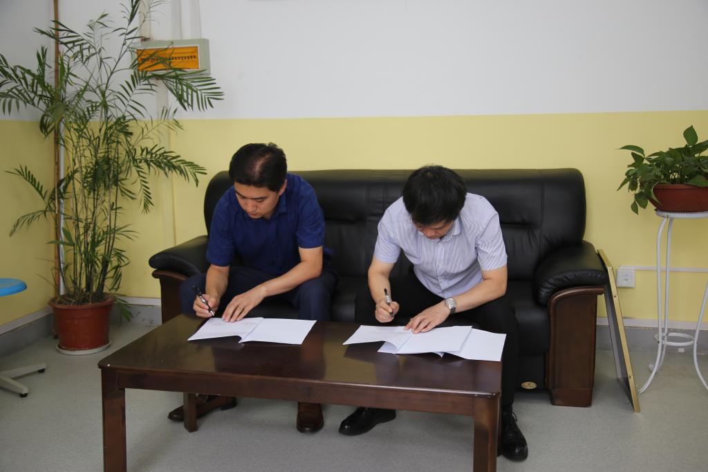 岳忠玉与孔德亮签约